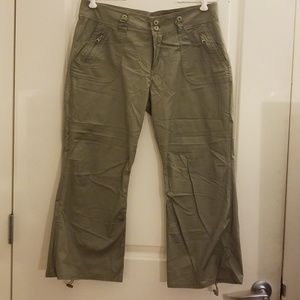 Pretty Girl- Capri pants